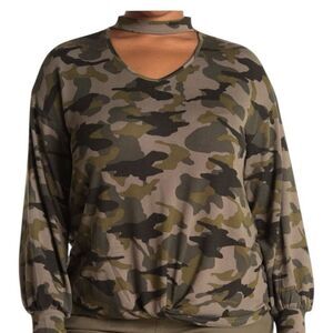 COMO VINTAGE  Choker Neck Long Sleeve Twist Hem Top Size 2x Camo Print